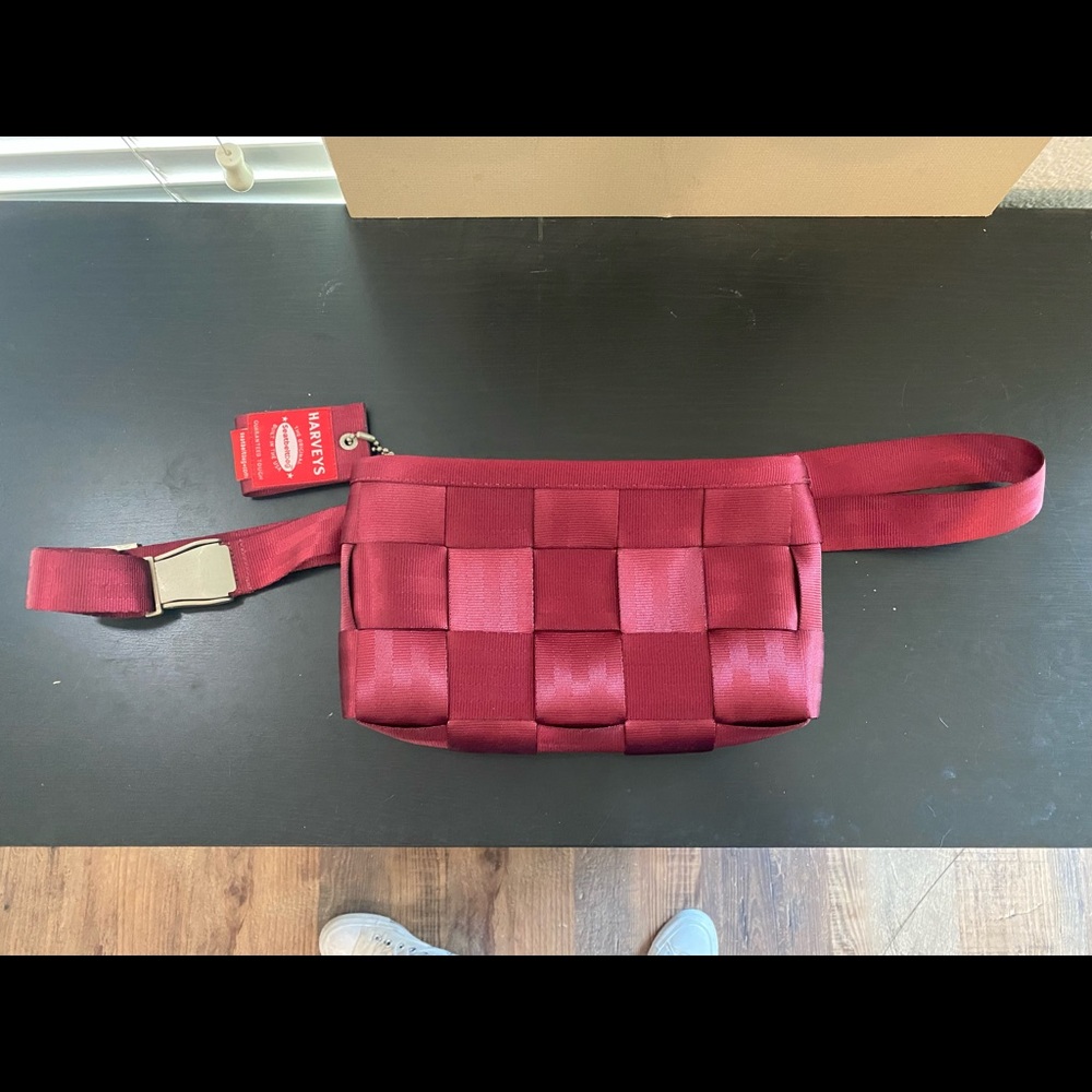 Harvey’s seatbelt OG hipster w/ seatbelt closure